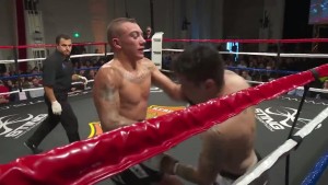 Jordan luptand pe reguli de Thai Box