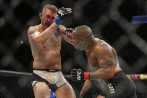 UFC 192. Cormier castiga razboiul cu Gustafsson.