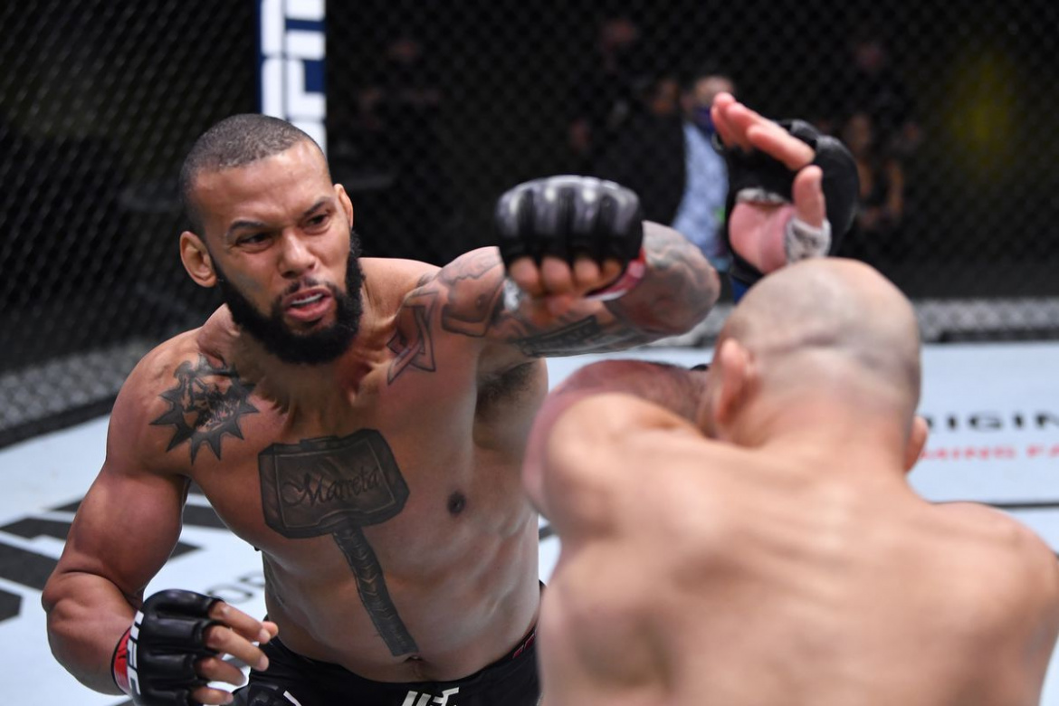 UFC Vegas 13: Glover Teixeira il submite pe Thiago Santos si devine noul pretendent la centura de campion