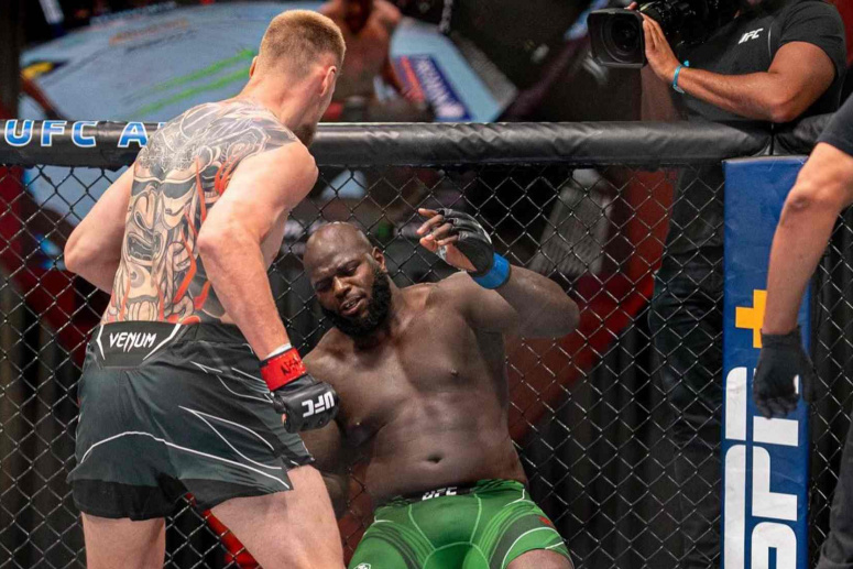 Alexander Volkov a reusit sa-l opreasca pe Jairzinho Rozensturik in chiar prima runda a confruntarii lor.