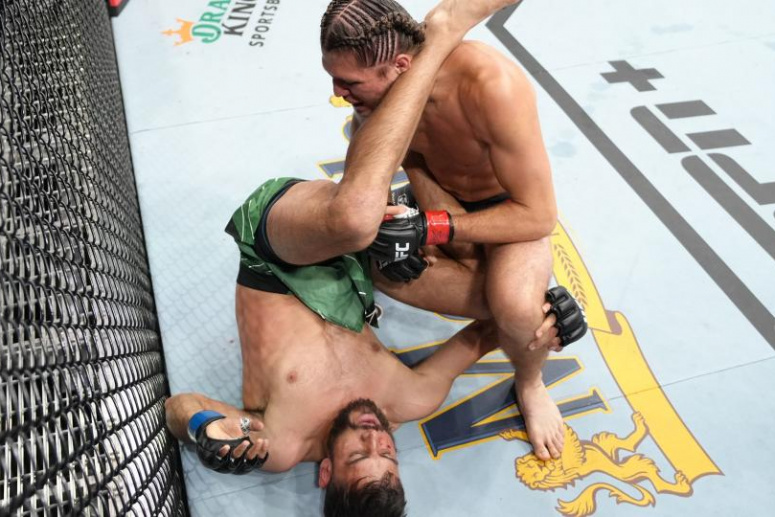 Vezi rezultatele de la gala UFC Long Island: Brian Ortega vs Yair Rodriguez (VIDEO)