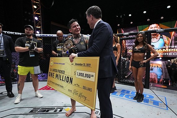 Rezultate complete, KO-uri si submisii in finala sezonului Professional Fight League (PFL) 2022! (VIDEO)