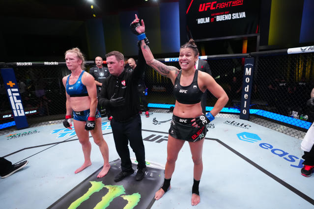 Vezi toate rezultatele, KO-urile si submisiile de la UFC Fight Night: Holly Holm vs Mayra Bueno Silva! (VIDEO)