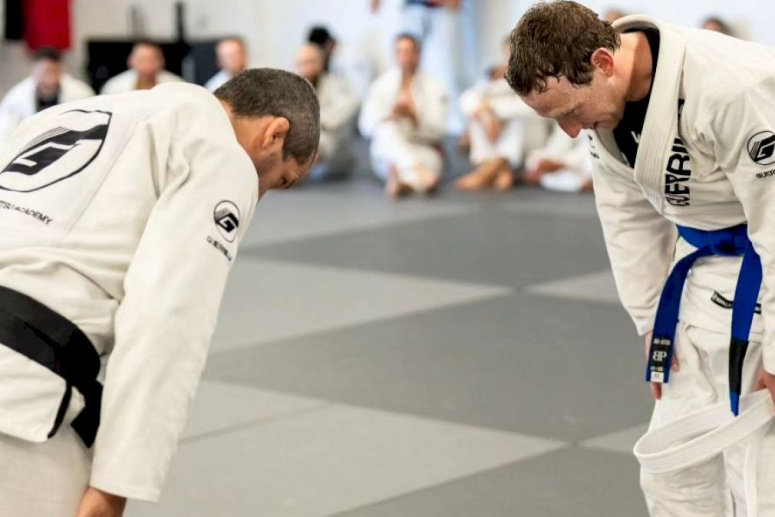 Mark Zuckerberg, CEO-ul Meta, a fost promovat la centura albastra in Brazilian Jiu-Jitsu!