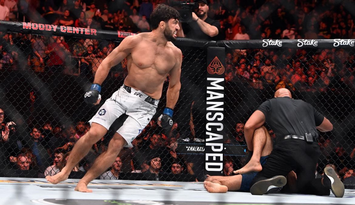 Vezi toate fazele de la UFC Fight Night Austin: Beneil Dariush vs Arman Tsarukyan! (VIDEO)