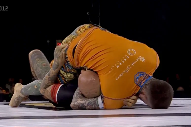 Luptătorul UFC Sean Brady a încheiat anul 2024 cu o victorie prin submission în promoția Fury Pro Grappling! (VIDEO)