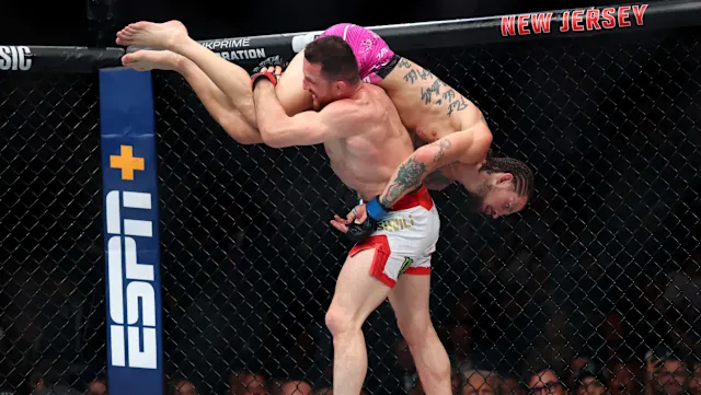 Merab Dvalishvili isi pastreaza coroana de rege! Kayla Harrison este noua regina la Bantamweight! (VIDEO)