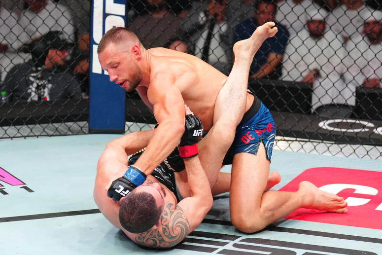 Vezi toate rezultatele de la gala UFC Abu Dhabi: Robert Whittaker vs Reinier de Ridder! (VIDEO)