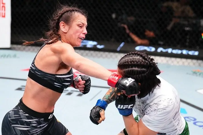 Alice Ardelean a castigat a 2-a lupta consecutiva in UFC! Vezi toate fazele! (VIDEO)