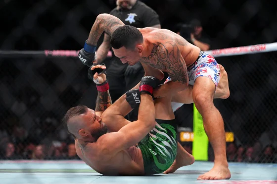Ce a mai ramas din Conor McGregor dupa accidentarea suferita in revansa cu max Holloway de la UFC 329? (VIDEO)